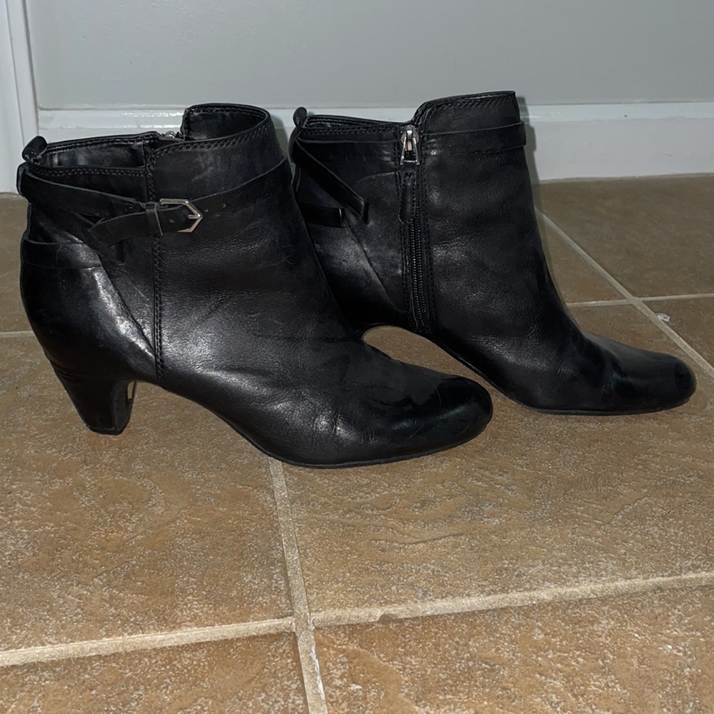 Lightly used Sam Edelman black leather boots booties with small heel